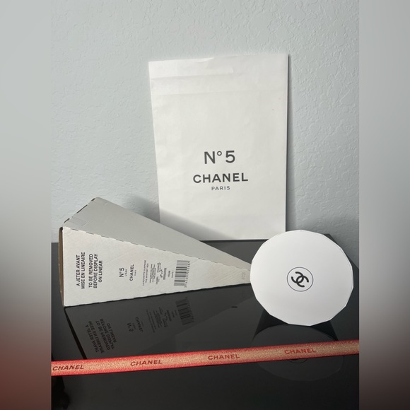 CHANEL N°5 L’EAU The Mystery Box Factory 5 Collection Pochette SET PLUS GIFT BAG - Picture 4 of 9